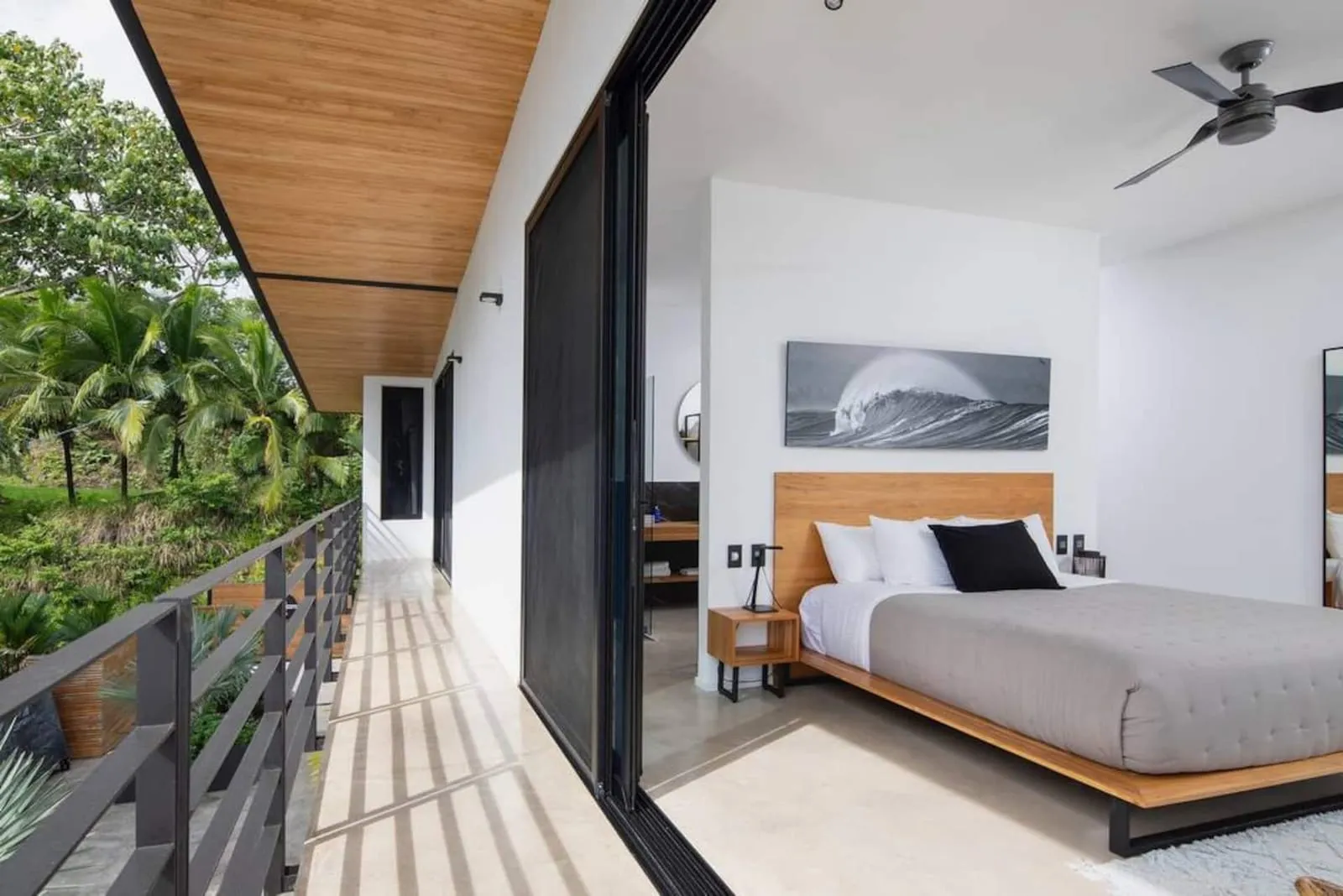 Bedroom opening onto a balcony