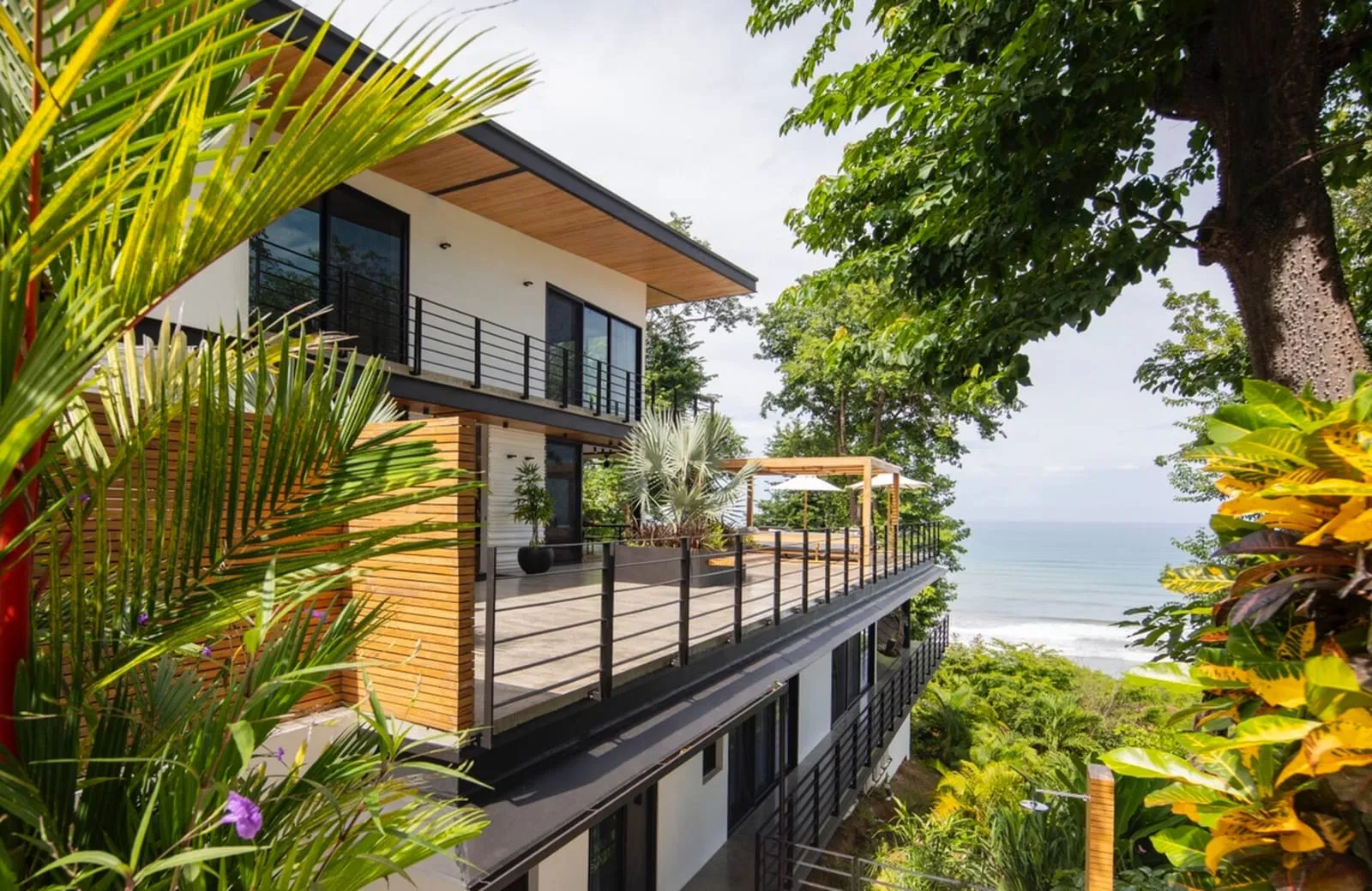Balconies over the jungle and ocean